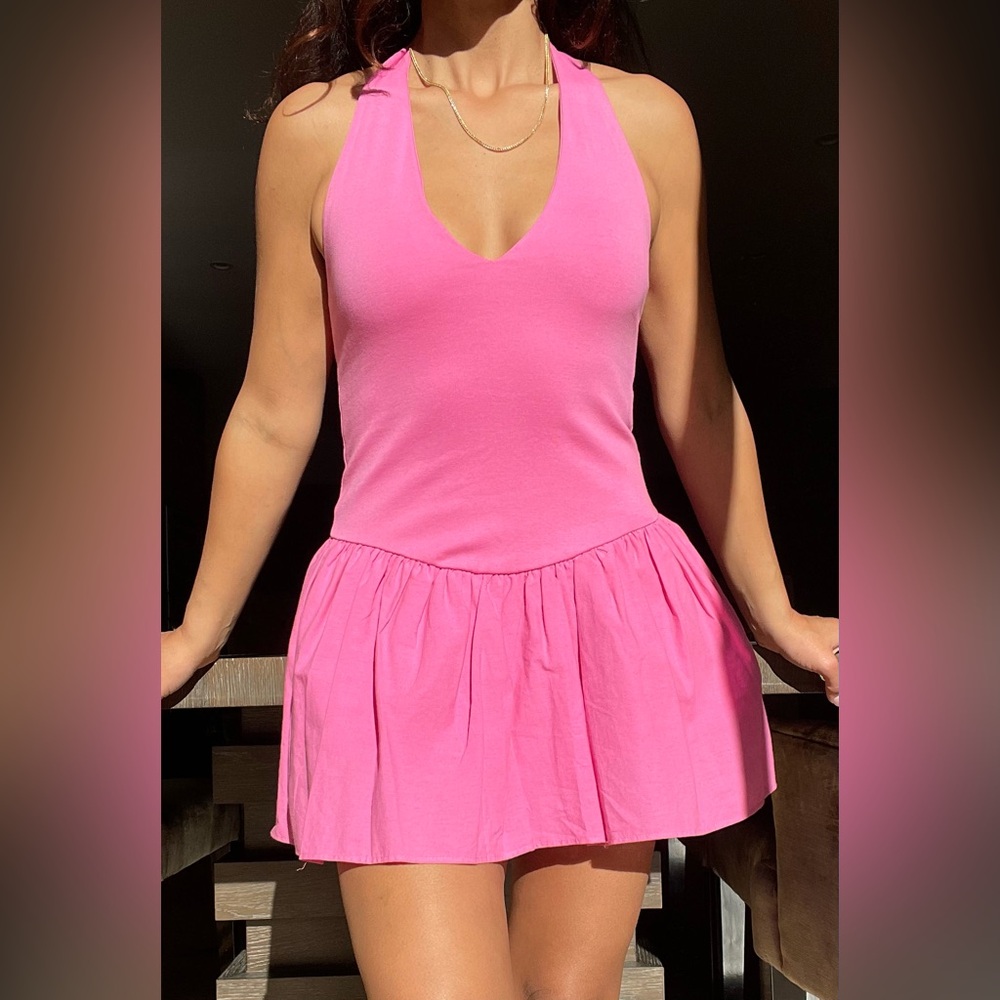 ✨3 FOR $30 BUNDLE SALE! + DISCOUNTED SHIPPING✨

Zara Vibrant Pink Dress